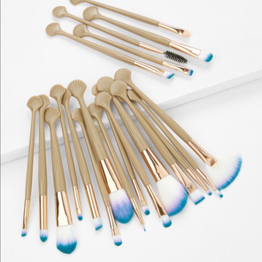 Makeup brushes